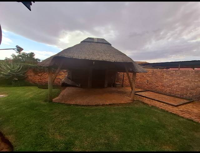 3 BEDROOM TOWNHOUSE FOR SALE IN MODDER EAST